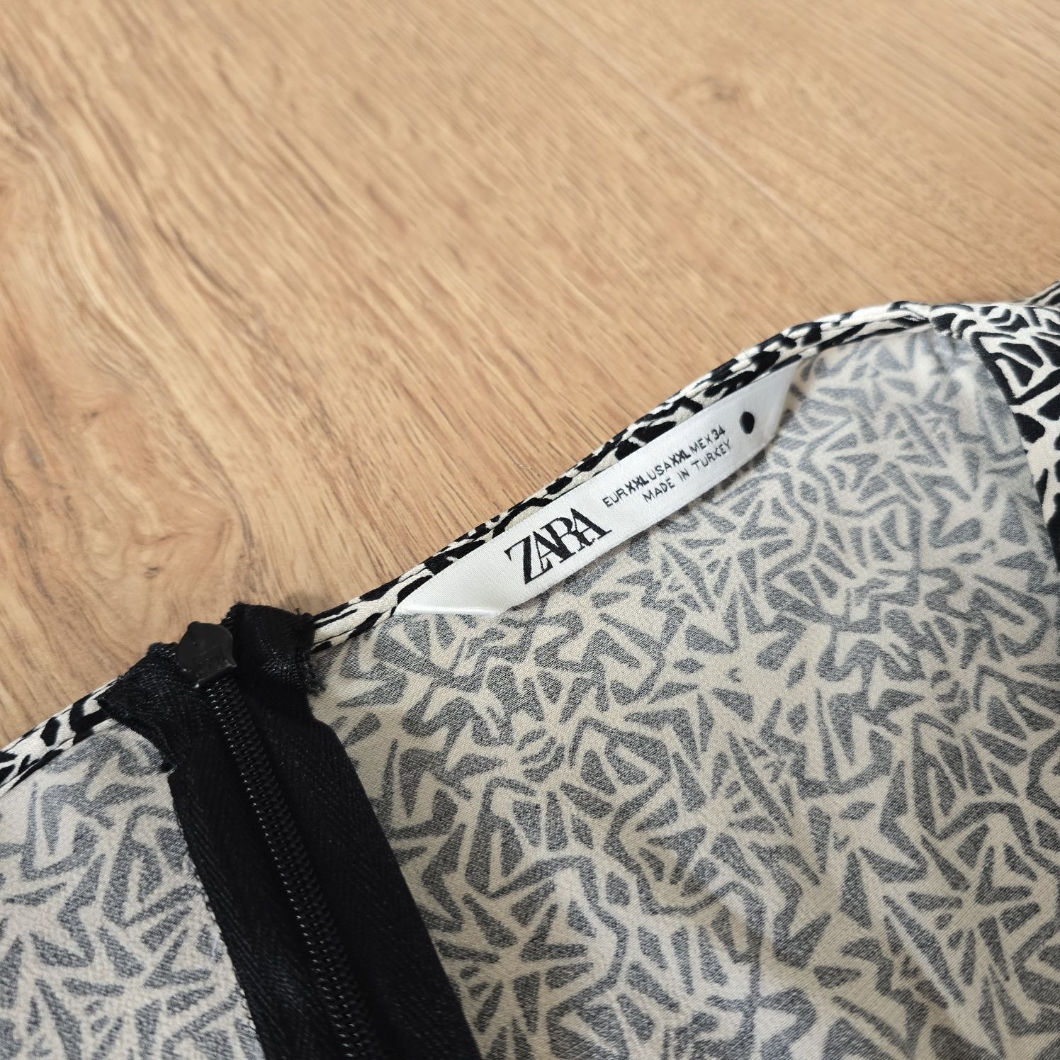 Sukienka midi Zara 44 xxl długi rękaw viscose satynowa kopertowa