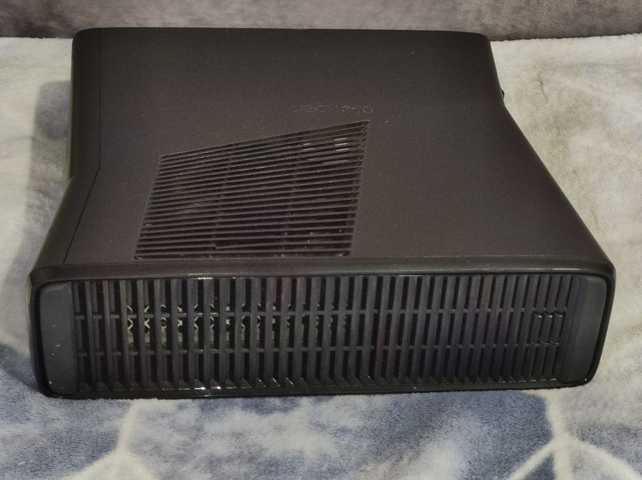 Xbox 360 slim дуалнанд 250 гб , внимательно читайте описание