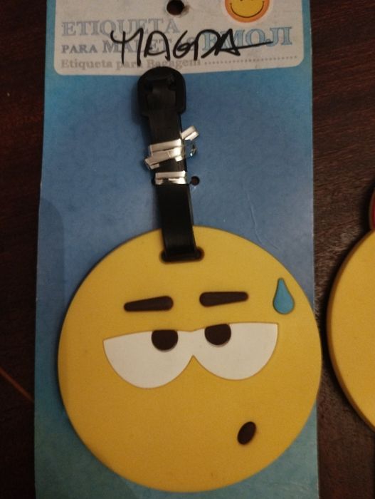 Etiquetas emoji para malas e afins