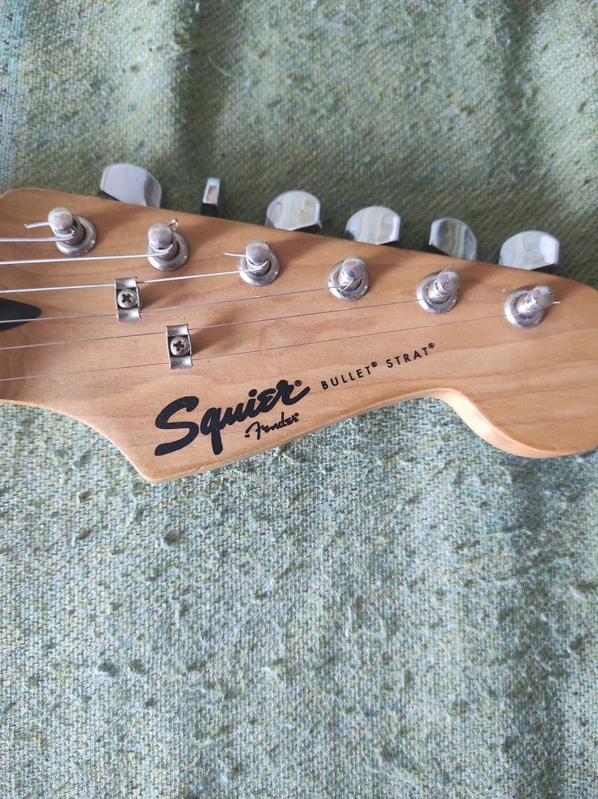 Електрогітара Fender Squier Bullet Stratocaster (стратокастер)