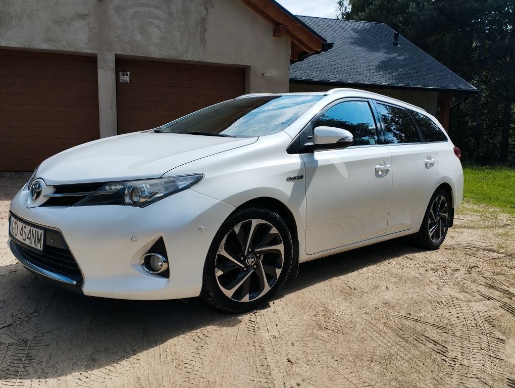 Toyota Auris hybryda kombi krajowy navi serwisowany w aso