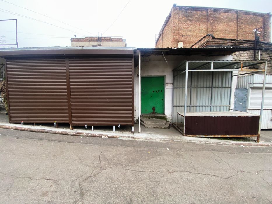 Ринковий комплекс на Анголенко: три торговельні павільйони та склад.