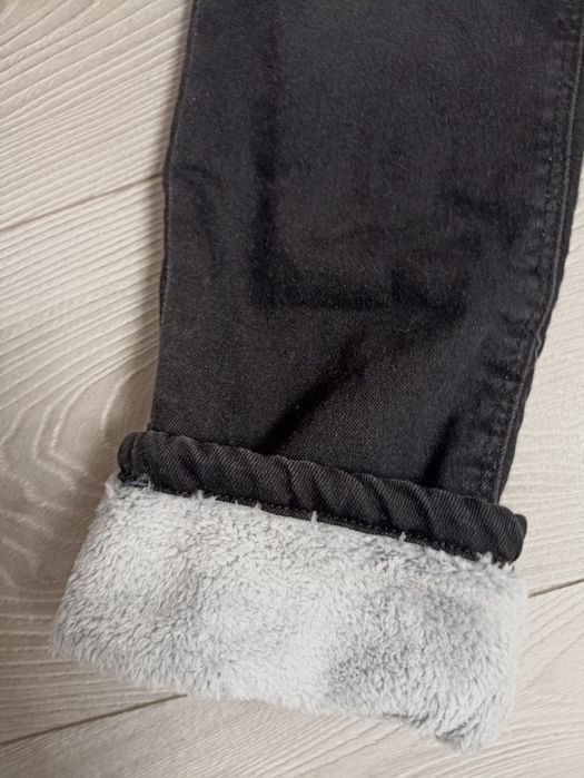 Продам джинсы зимние подростковые,для девочки