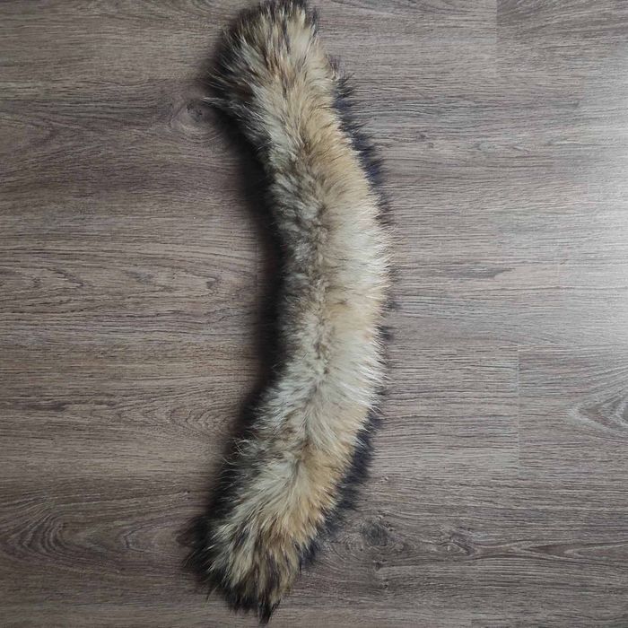 Натуральний воротник хутро мех енота.