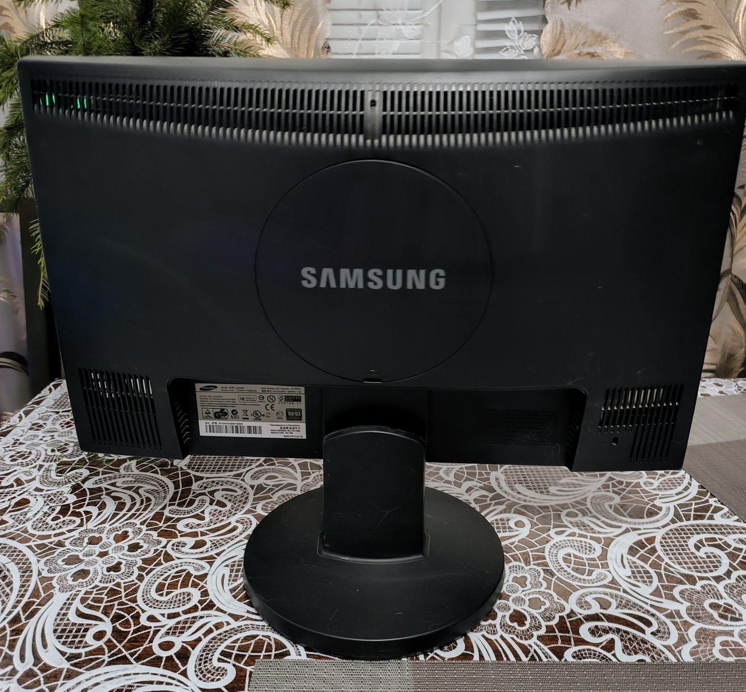 Монитор lg; Samsung.