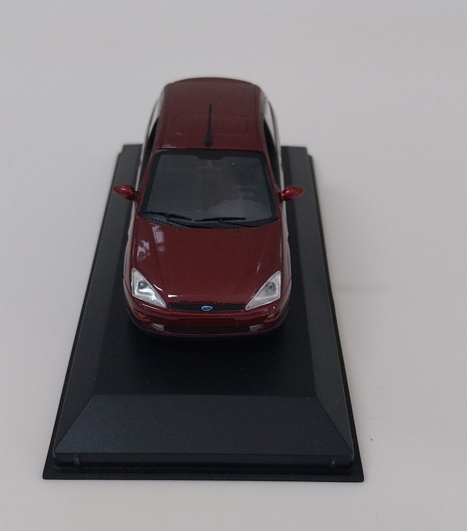 Miniatura Minichamps Ford Focus escala 1/43