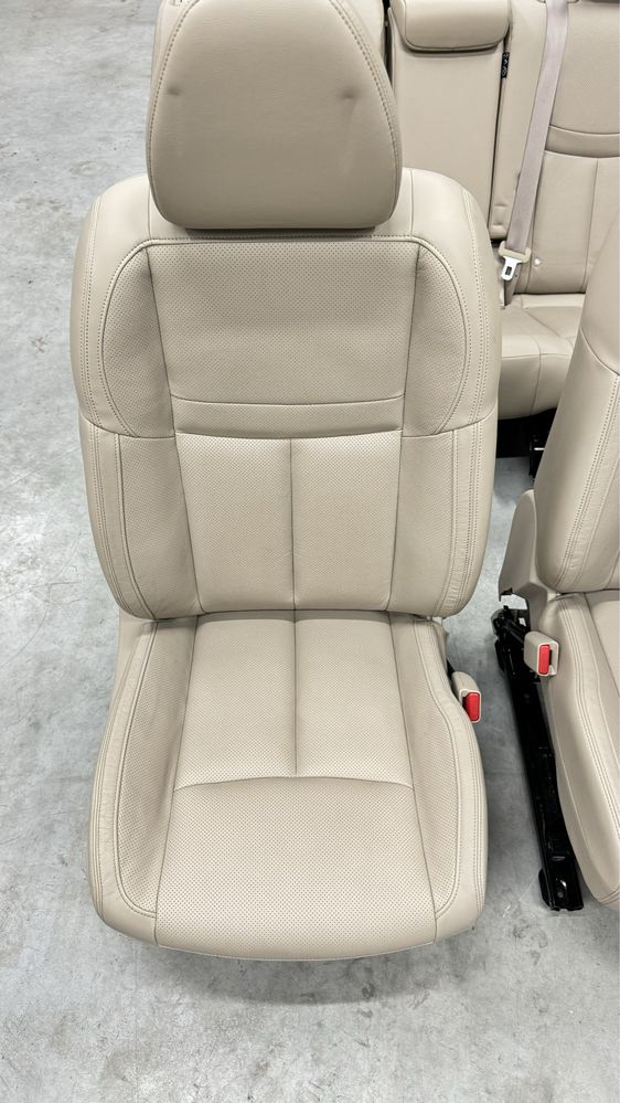 Nissan Rogue 2014-2020 салон, Nissan x-trail t32 сидіння