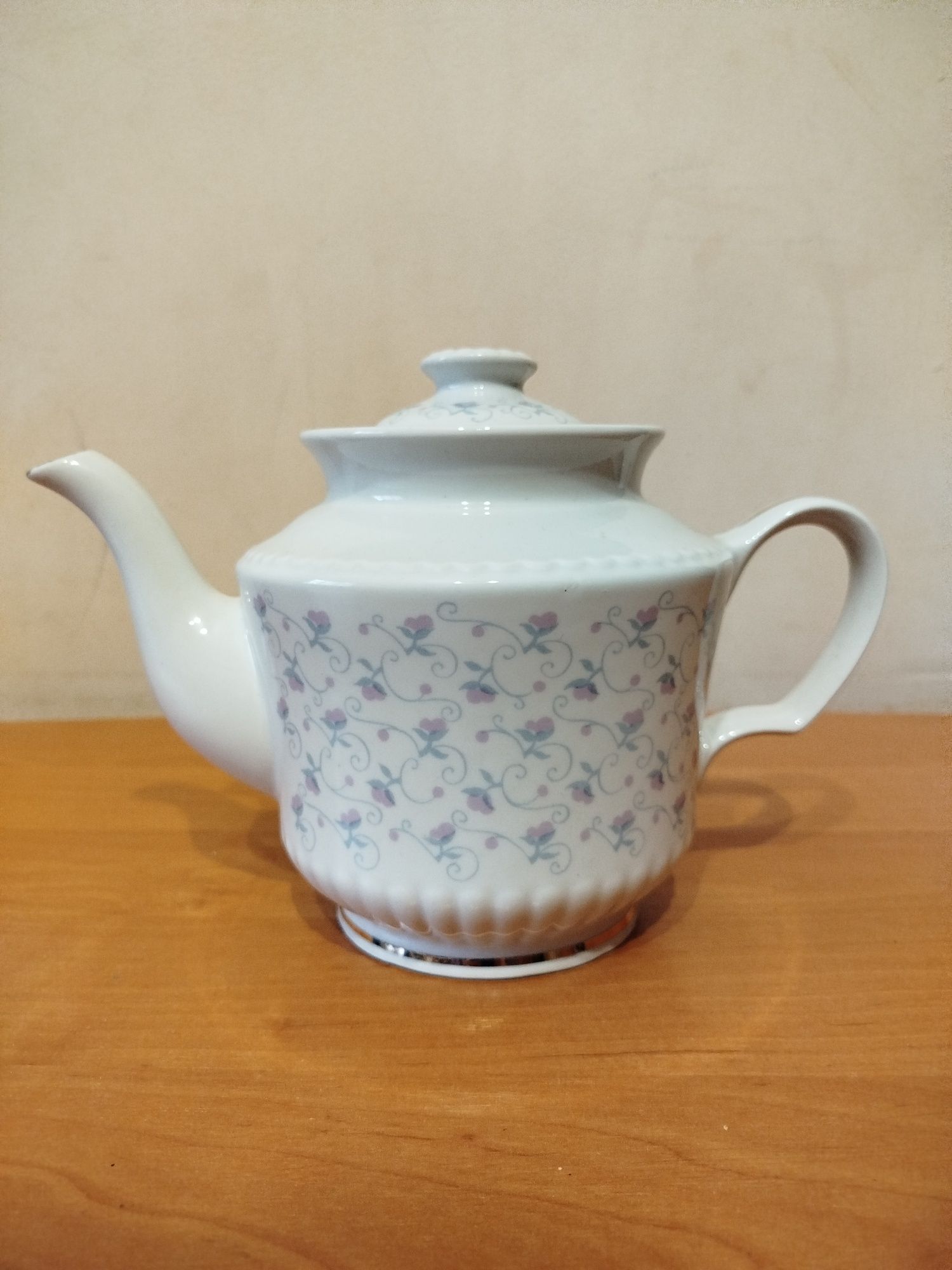 Заварники, сахарницы, маслёнки, молочники и др.