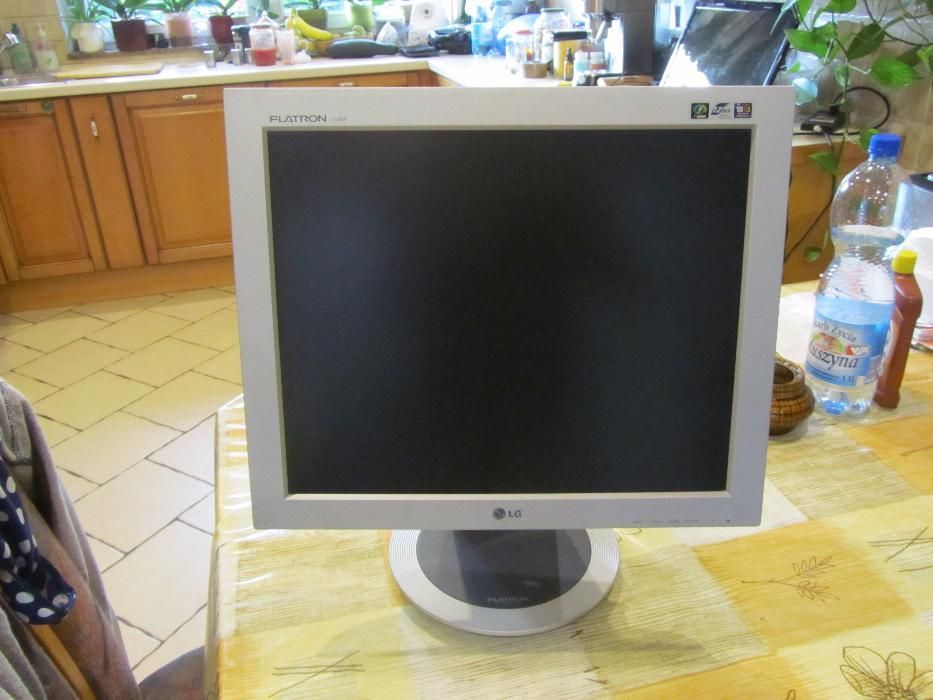 Monitor LCD używany