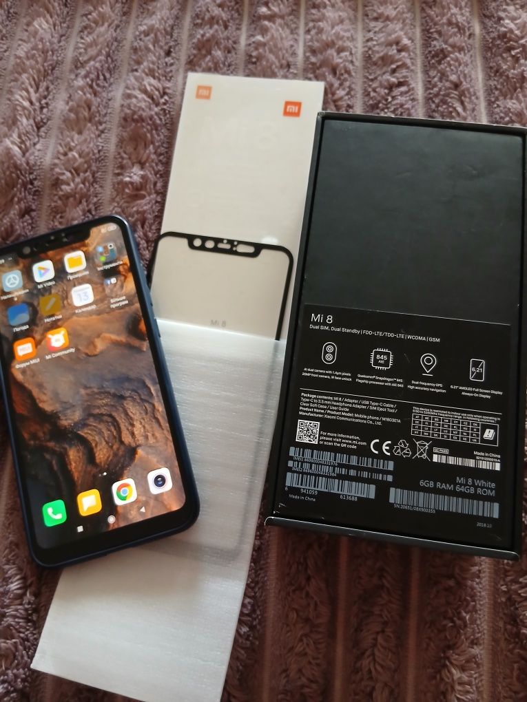 Телефон Xiaomi MI8