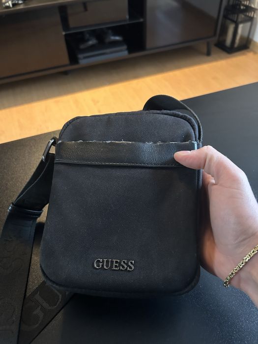 Saszetka Guess czarna