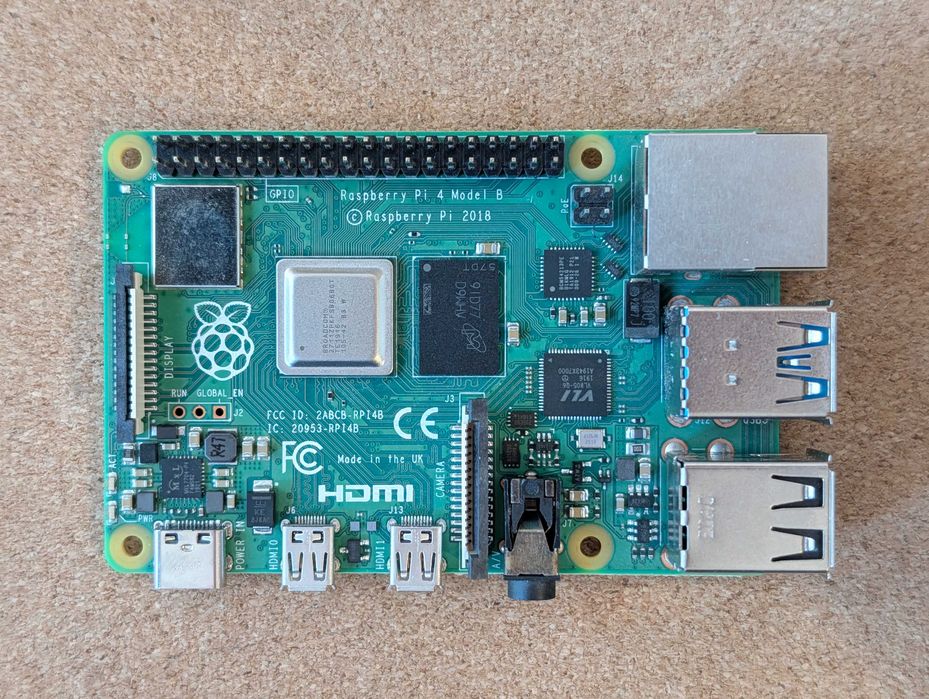 Zestaw Raspberry Pi 4 model B WiFi DualBand Bluetooth 4GB RAM 1,5GHz