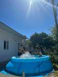 Piscina com menos de 1 ano. 3 metros. Tem bomba de filtragem.
