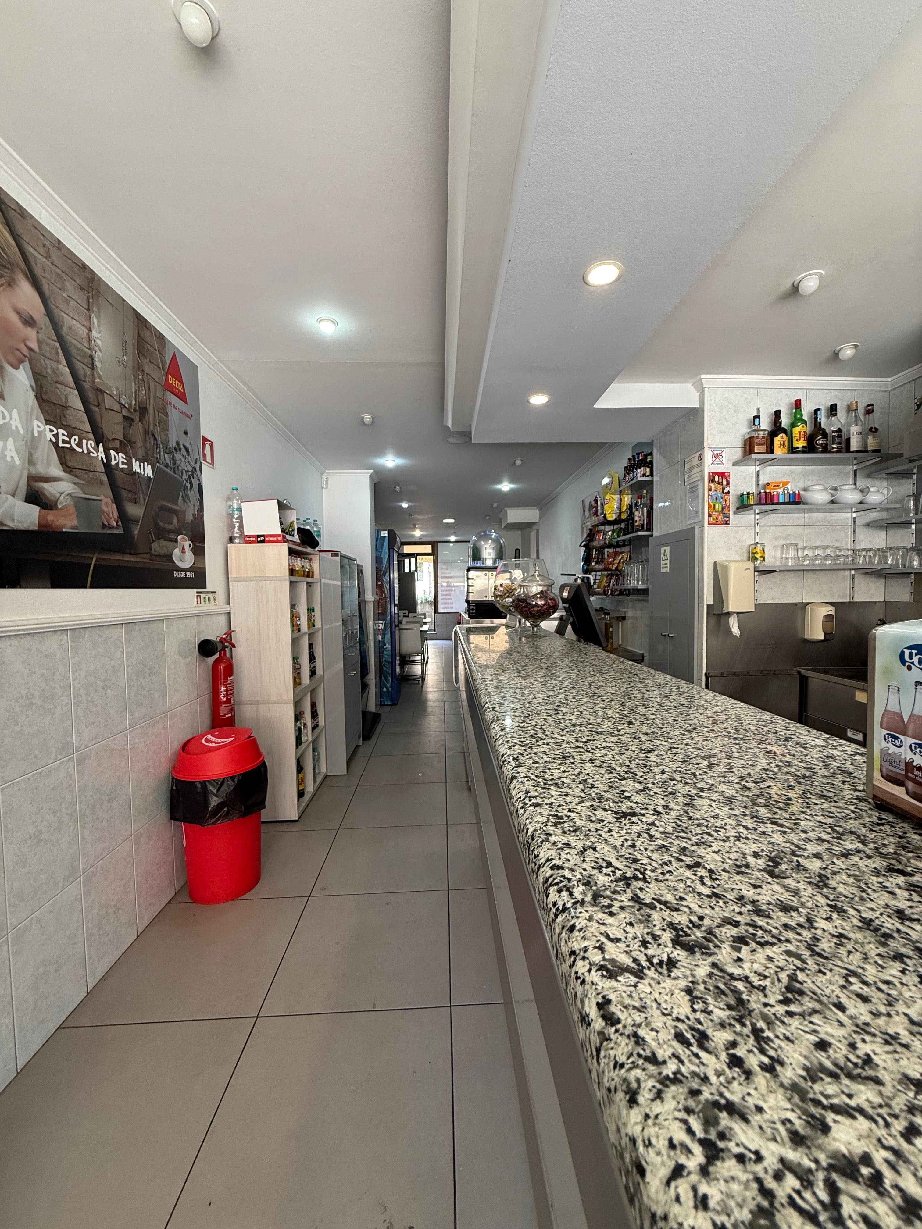 Trespasse de Cafetaria/Snack Bar, no centro da cidade de Aveiro!