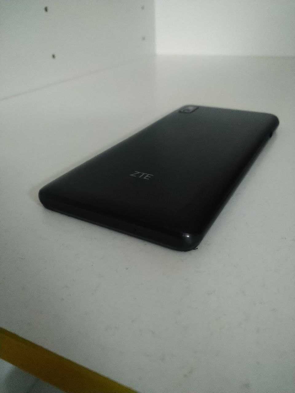 Продам на запчасти ZTE L210 Black