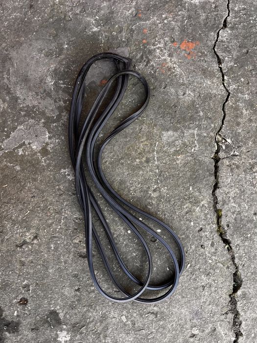 Ущільнювач Лобового скла Mercedes Sprinter резинка спрінтер