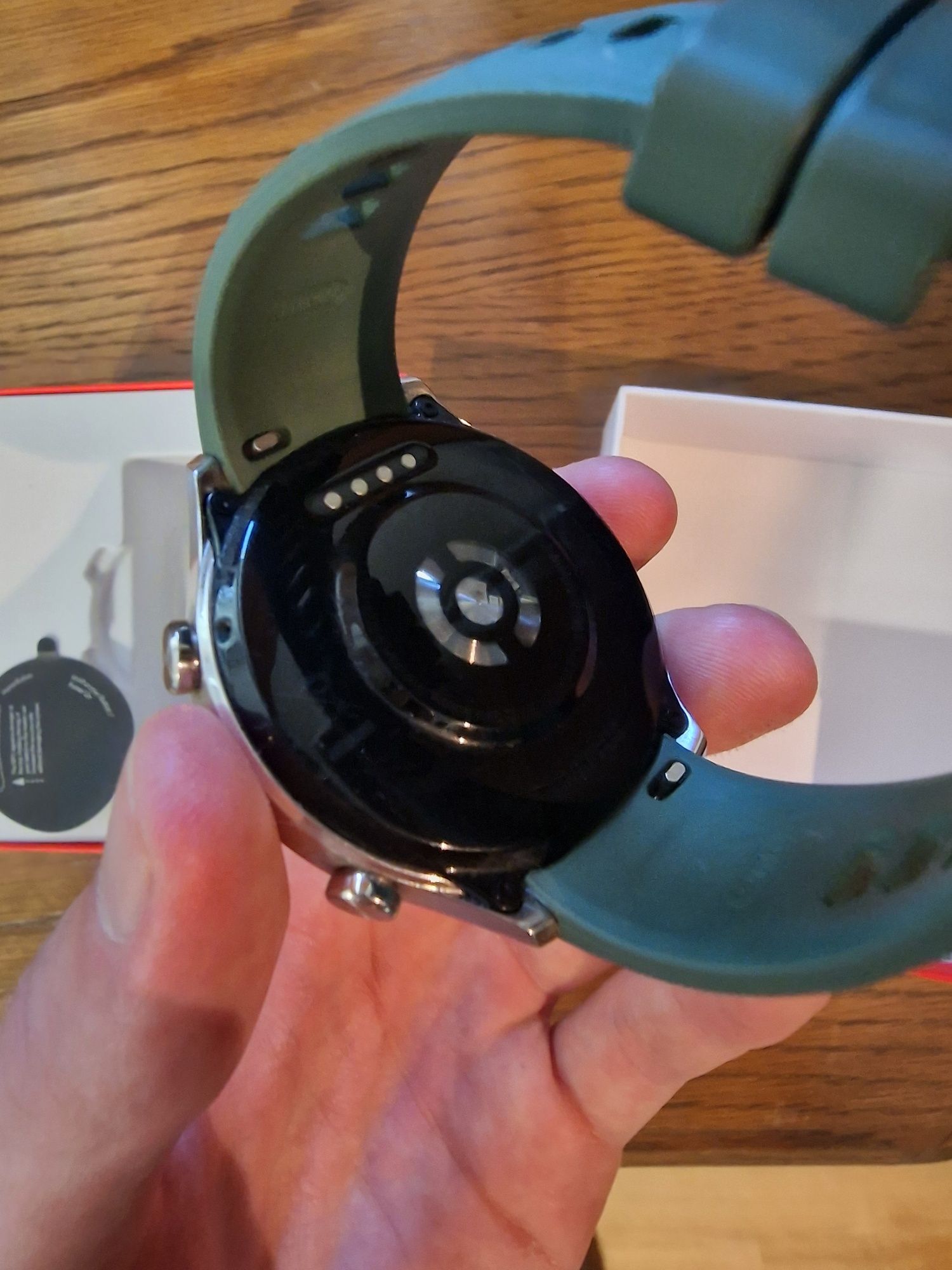 OnePlus Watch 2R w kolorze zielonym