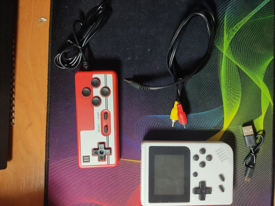 Портативная игровая ретро приставка Белая,Игровая приставка 400 в 1