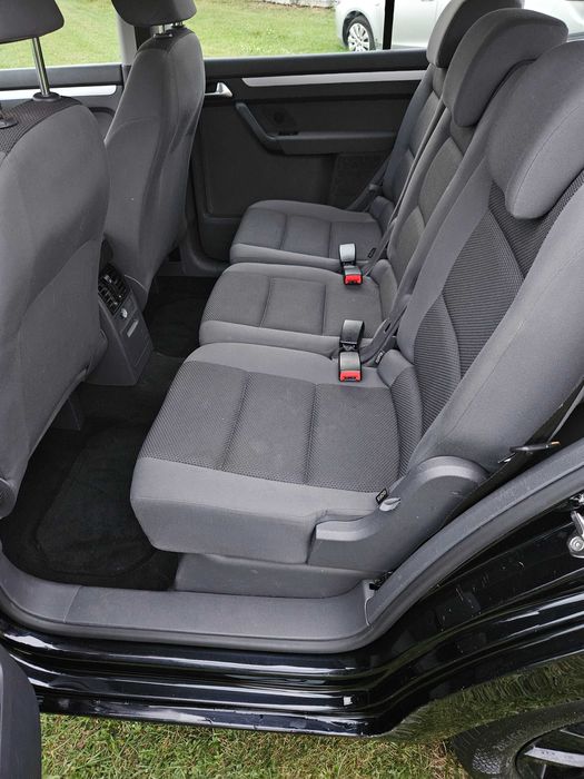 Volkswagen Touran 1. 6 TDI • 2011 rok