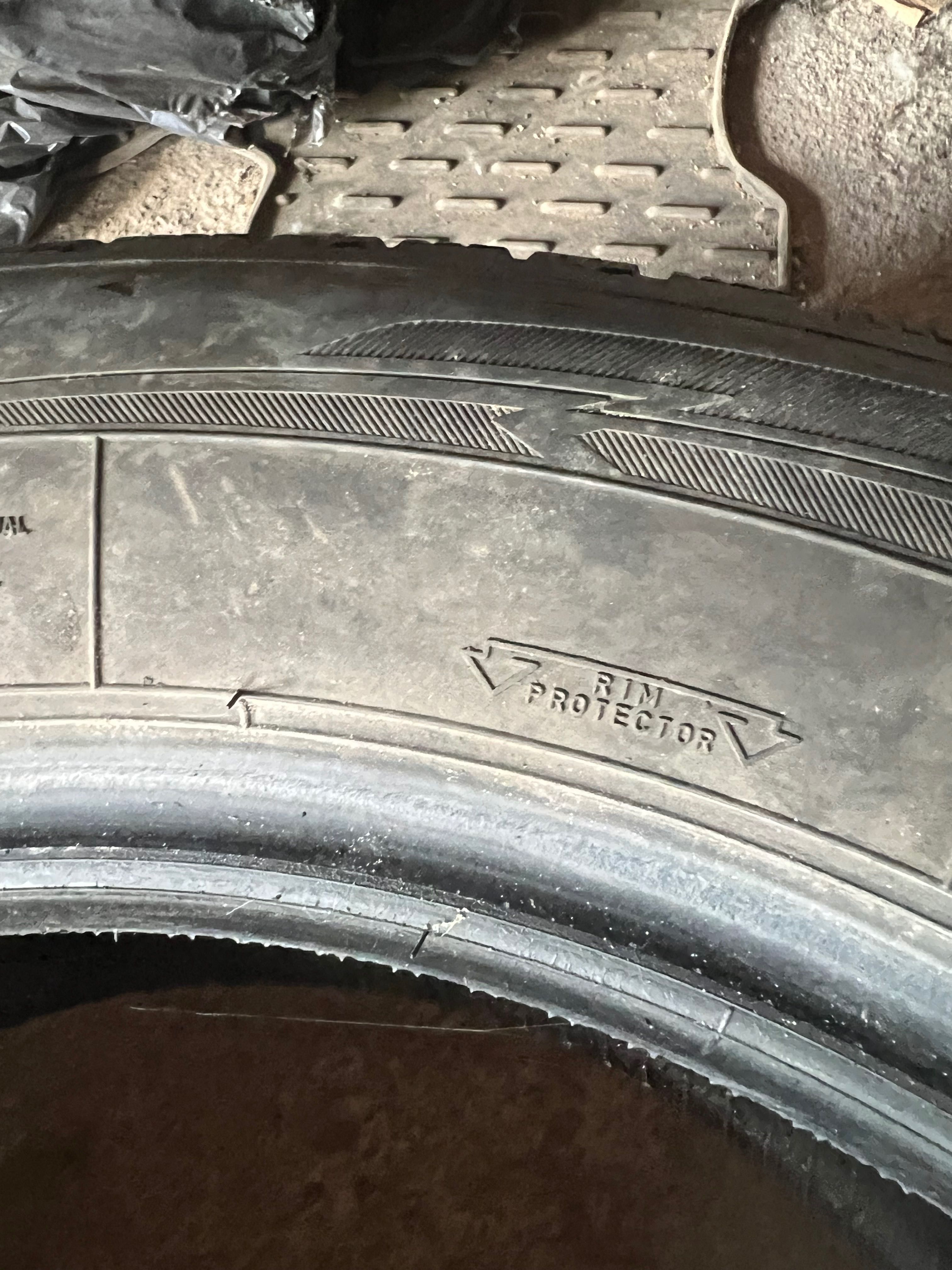 Шини зимові Goodyear UltraGrip Performance 3 235/55 R17 103V