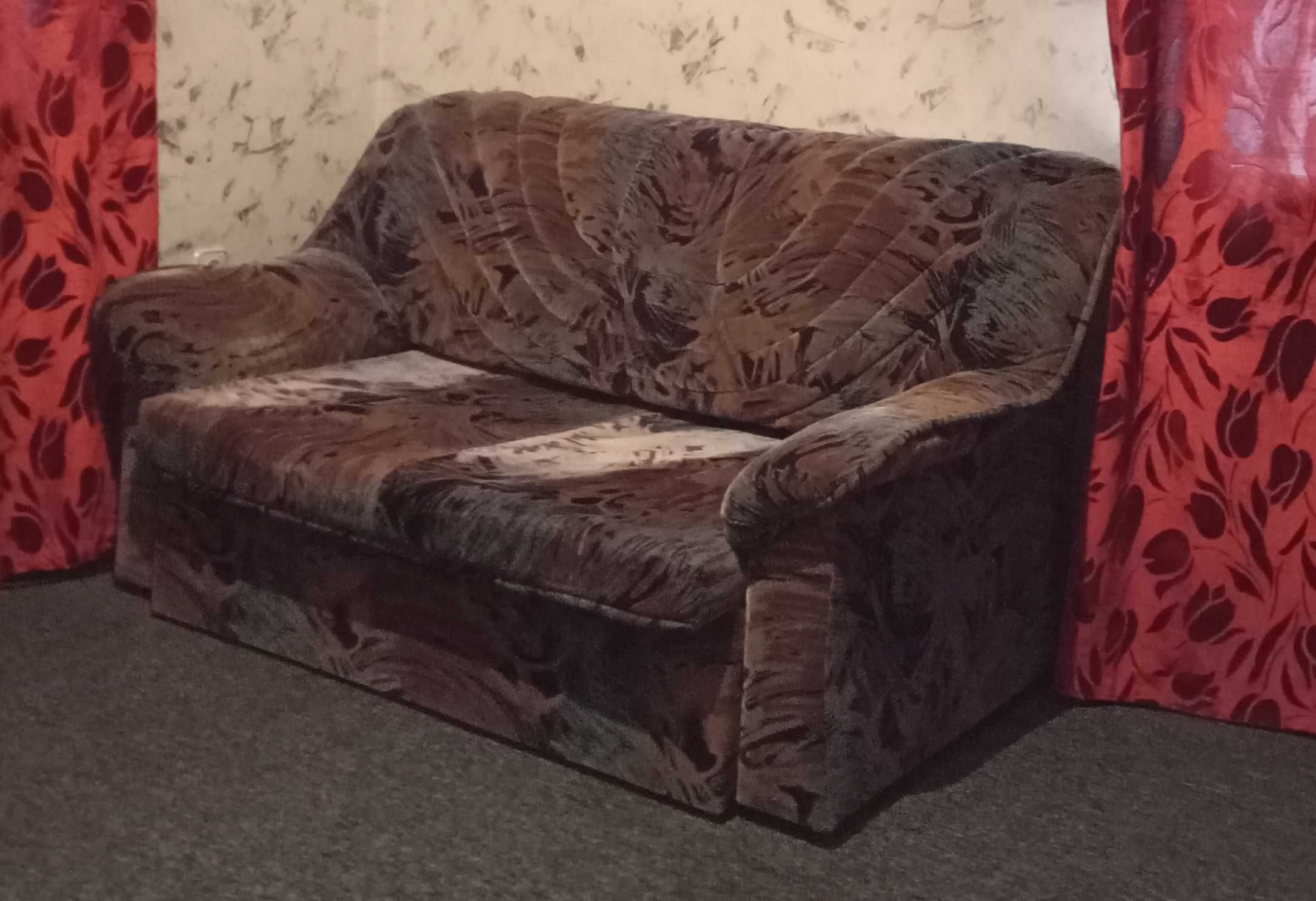 Компактный диван - кровать ( 1,50м х 1,95м)