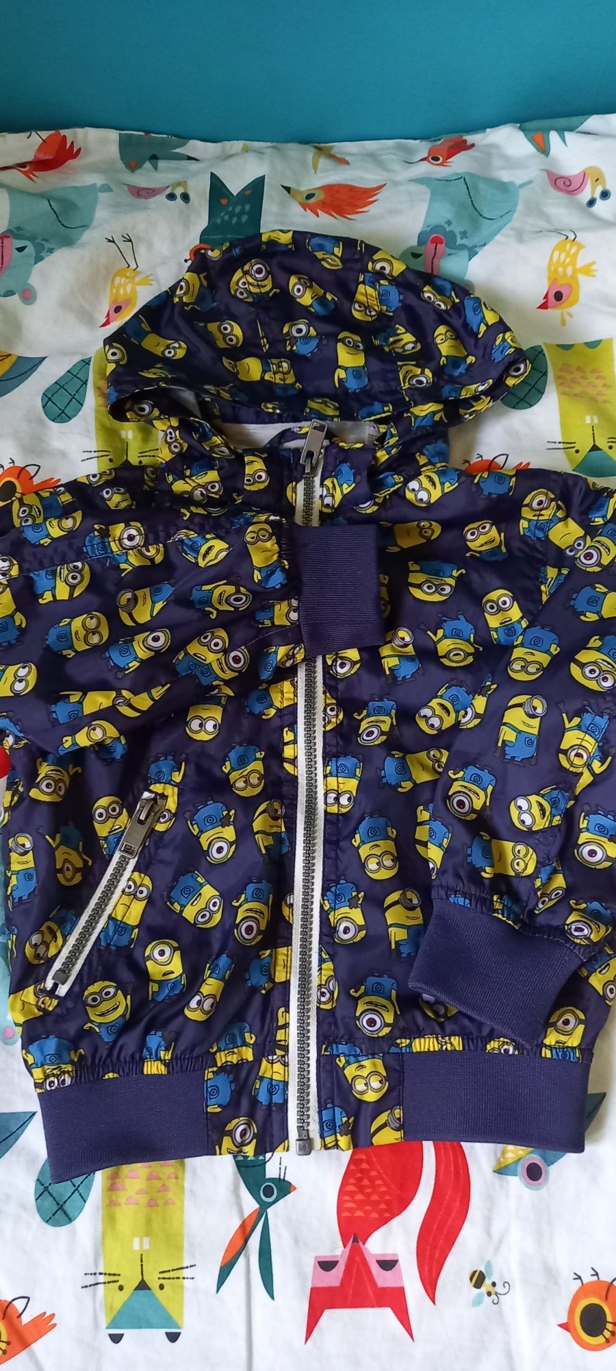 Cieniutka kurteczka H&M 104 minionki