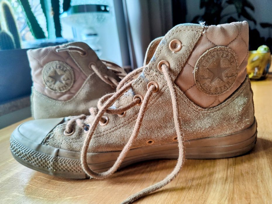 Converse All Star – wysokie, beżowe, klasyczny styl