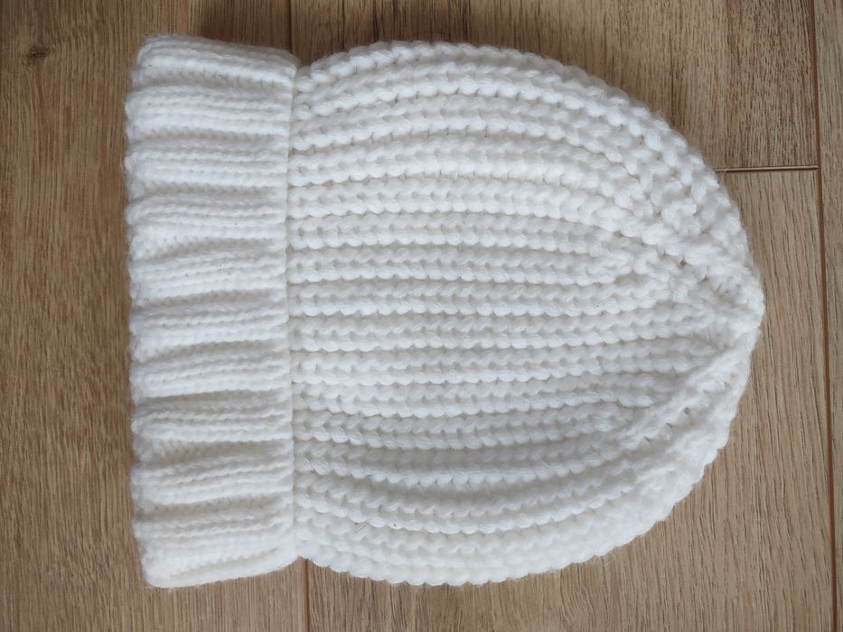 Biała pleciona czapka vintage retro zimowa ciepła jesienna klasyczna