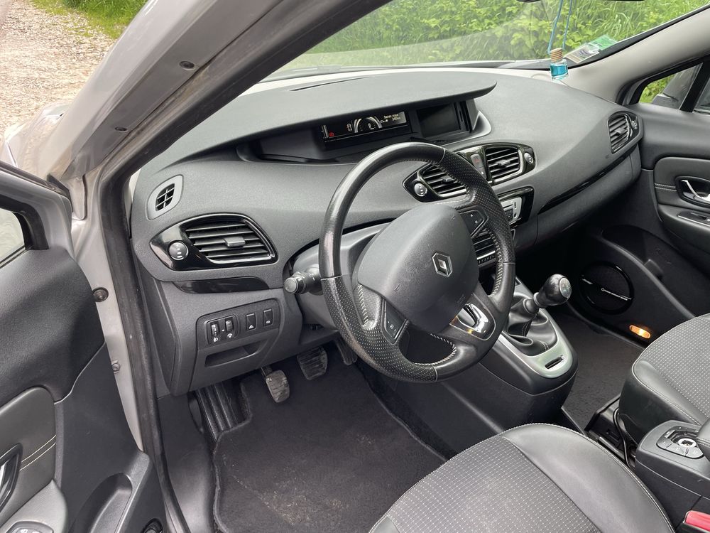 Автомобіль Renault Scenic