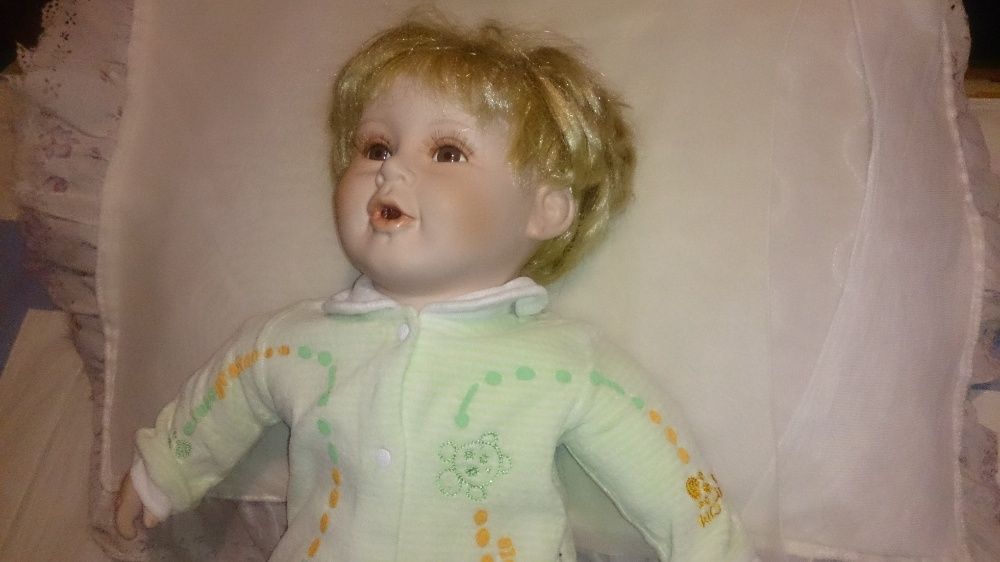 boneca de porcelana doll (genuine hand painted porcelain) 52cm altura