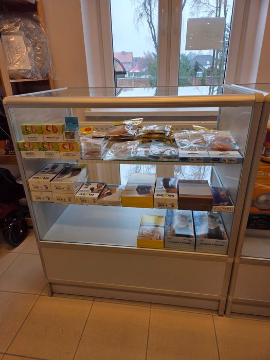 Szklana gablota  90cm×60cm