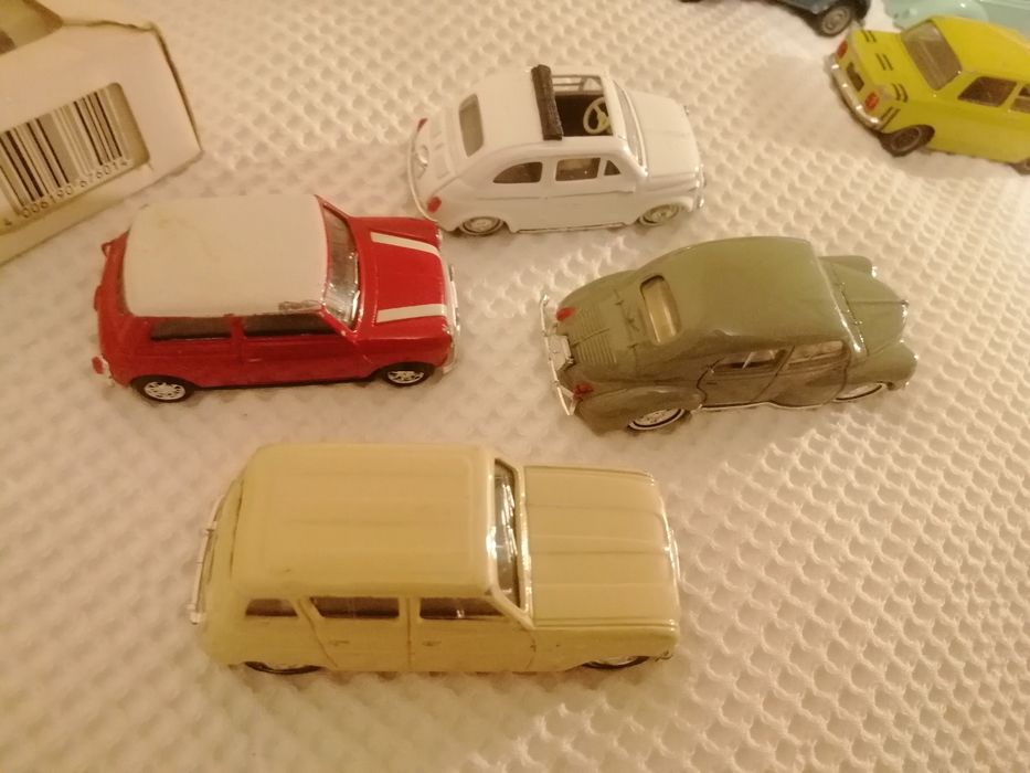 Lote de 12 carros da Solido, Corgi e Days Gone