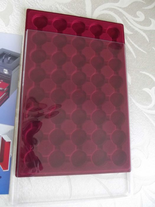 Paleta na 40 szt. monet 2 zł firmy Leuchtturm.