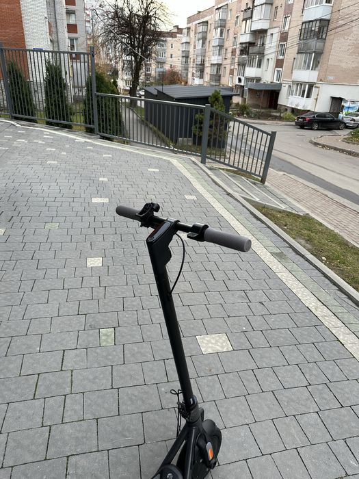 Електросамокат Ninebot F30