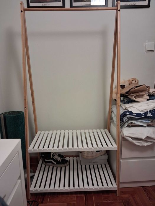 Suporte cabides com prateleiras branco/madeira 149x73x50 em bom estado