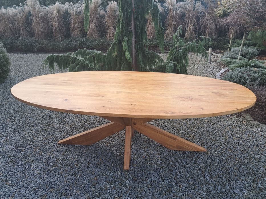 Sprzedam owalny stół dębowy