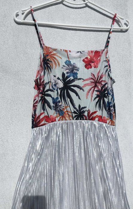 Летнее миди платье с гавайским принтом пальмы и плиссе металлик Zara S