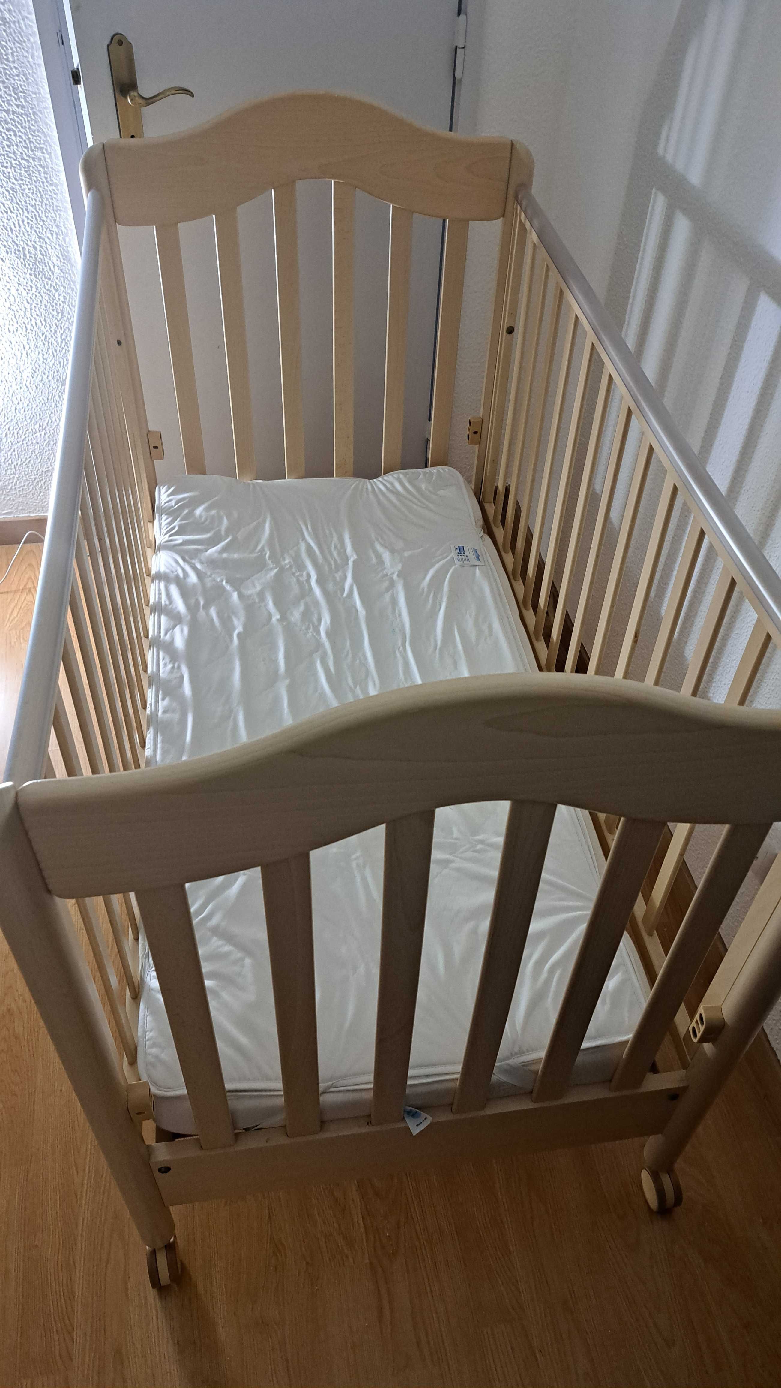 Berço com colchão incluído!