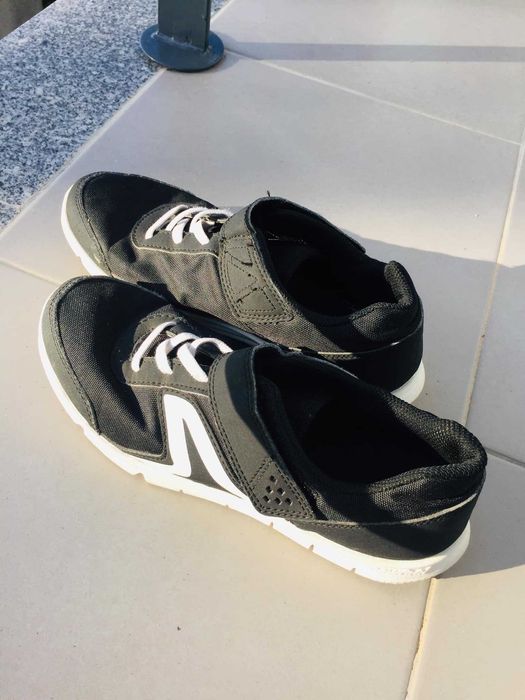Ténis pretos novos