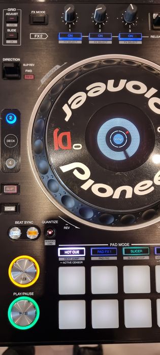 Pioneer DDJ-RZX. DJ kontroler