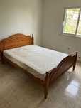 Cama de Casal em Madeira com Colchão – 190x140 cm