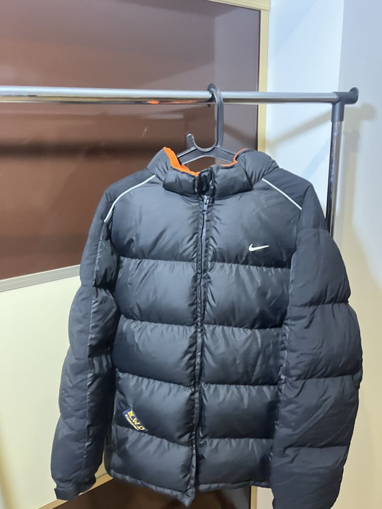 Пуховик Nike.