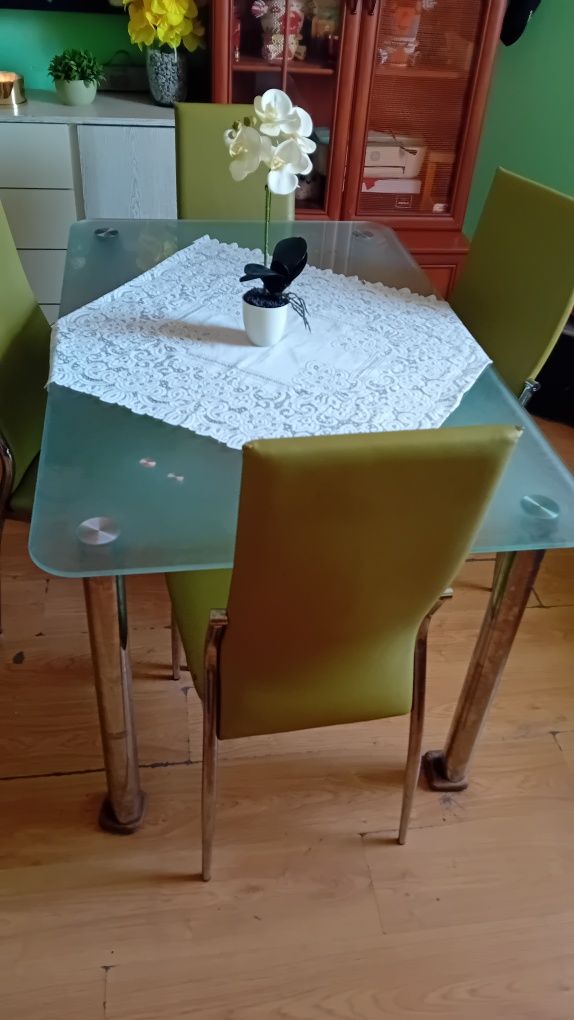 Sprzedam  stół  szklany z krzeslami