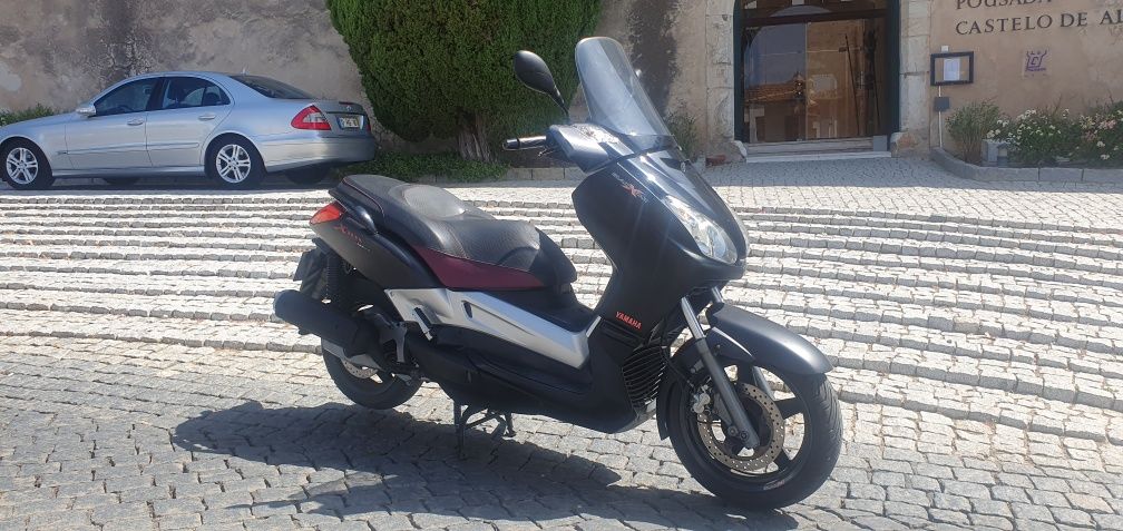 Yamaha XMAX 125 black max