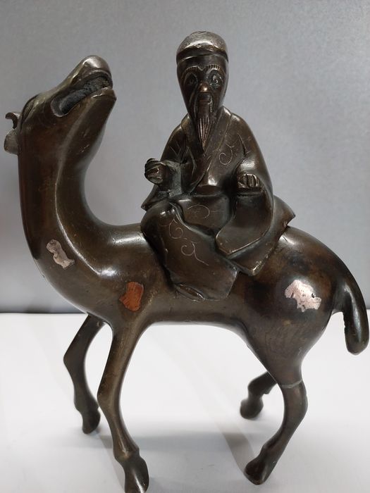 Kadzielnica z brązu,  figurka