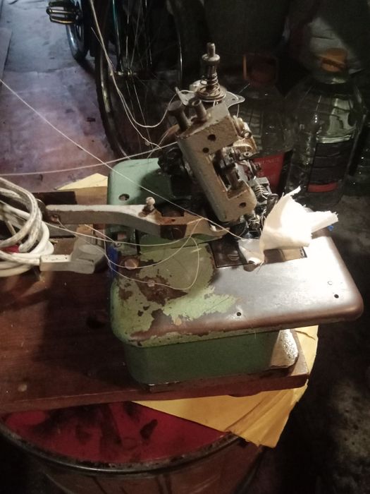 Оверлок 3 нити.б/у