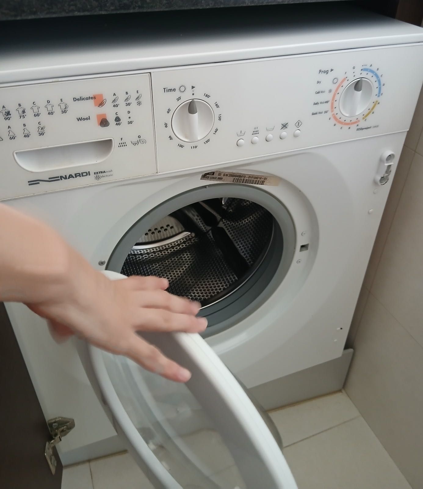 Máquina de lavar e secar roupa