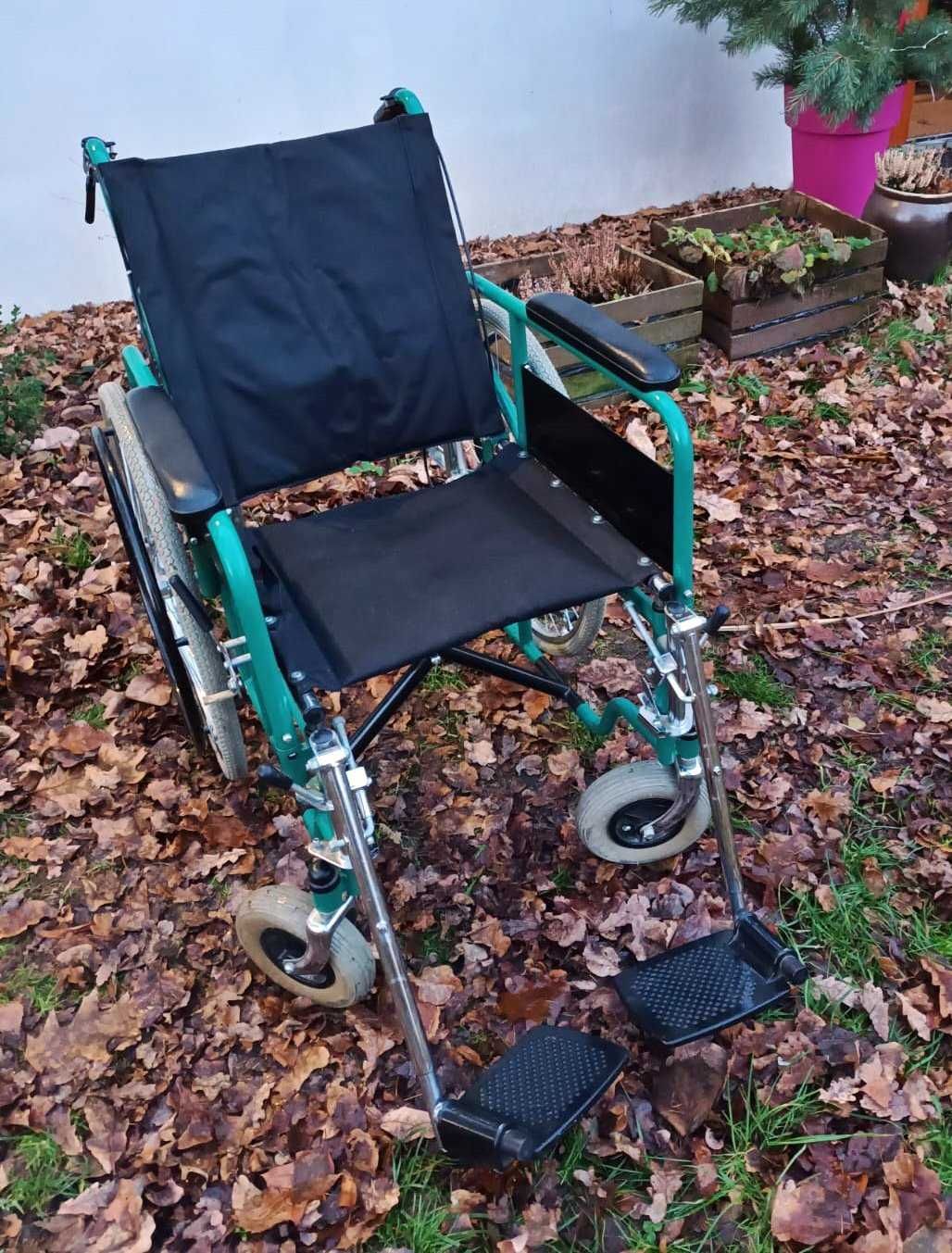 Wózek inwalidzki aluminiowy, składany, bardzo lekki. Mało używany