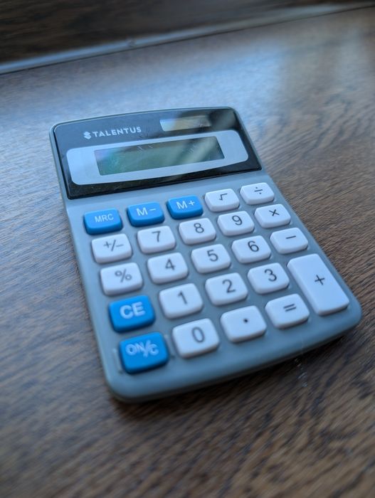 Kalkulator maturalny Talentus z baterią gotowy do pracy
