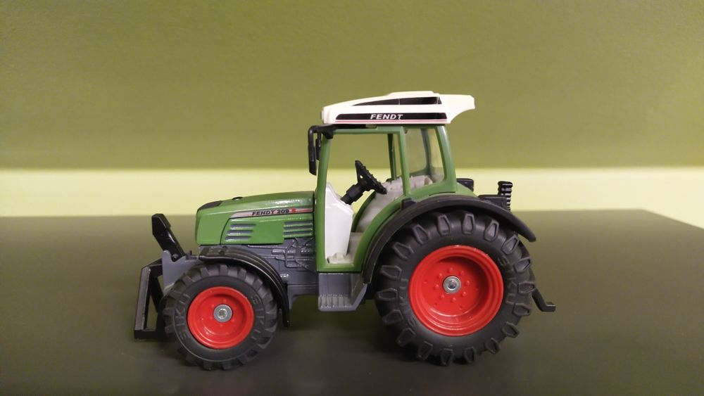 Siku traktor Fendt sadowniczy 1 32